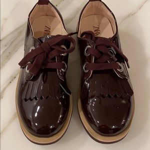 Patent finish derby shoes